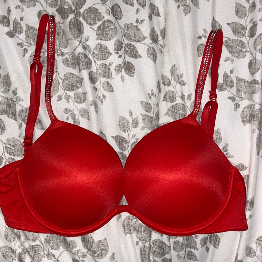 PINK Victoria's Secret Scarlet Bra